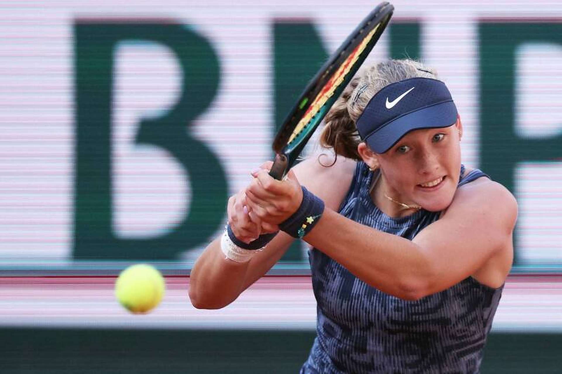 其背后隐藏 其背后隐藏