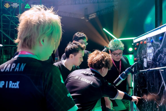 某东亚球队 某东亚球队